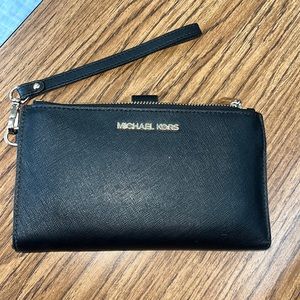 MK wallet . Excellent shape!